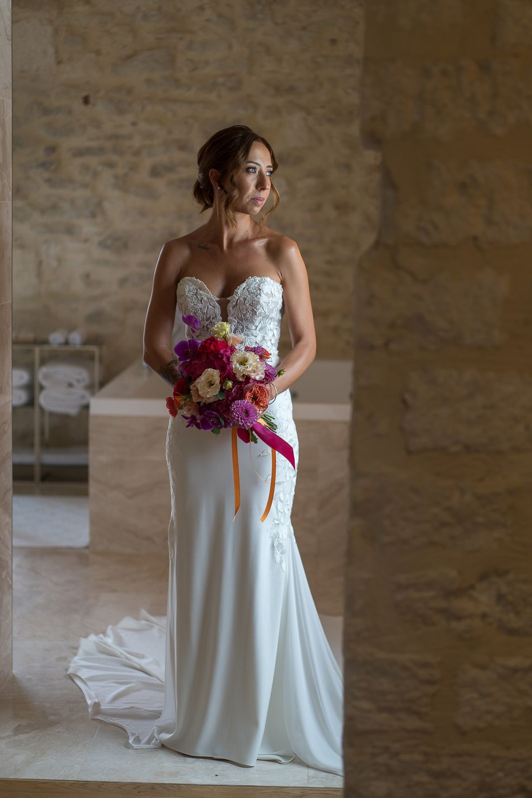 Regard créatif du photographe sur les détails du mariage