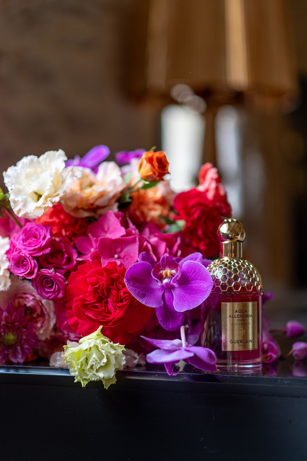 Détail floral du mariage : composition colorée